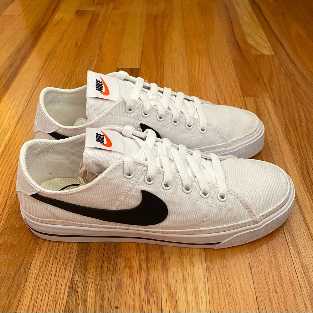 Nike Court Legacy Women’s Sneakers